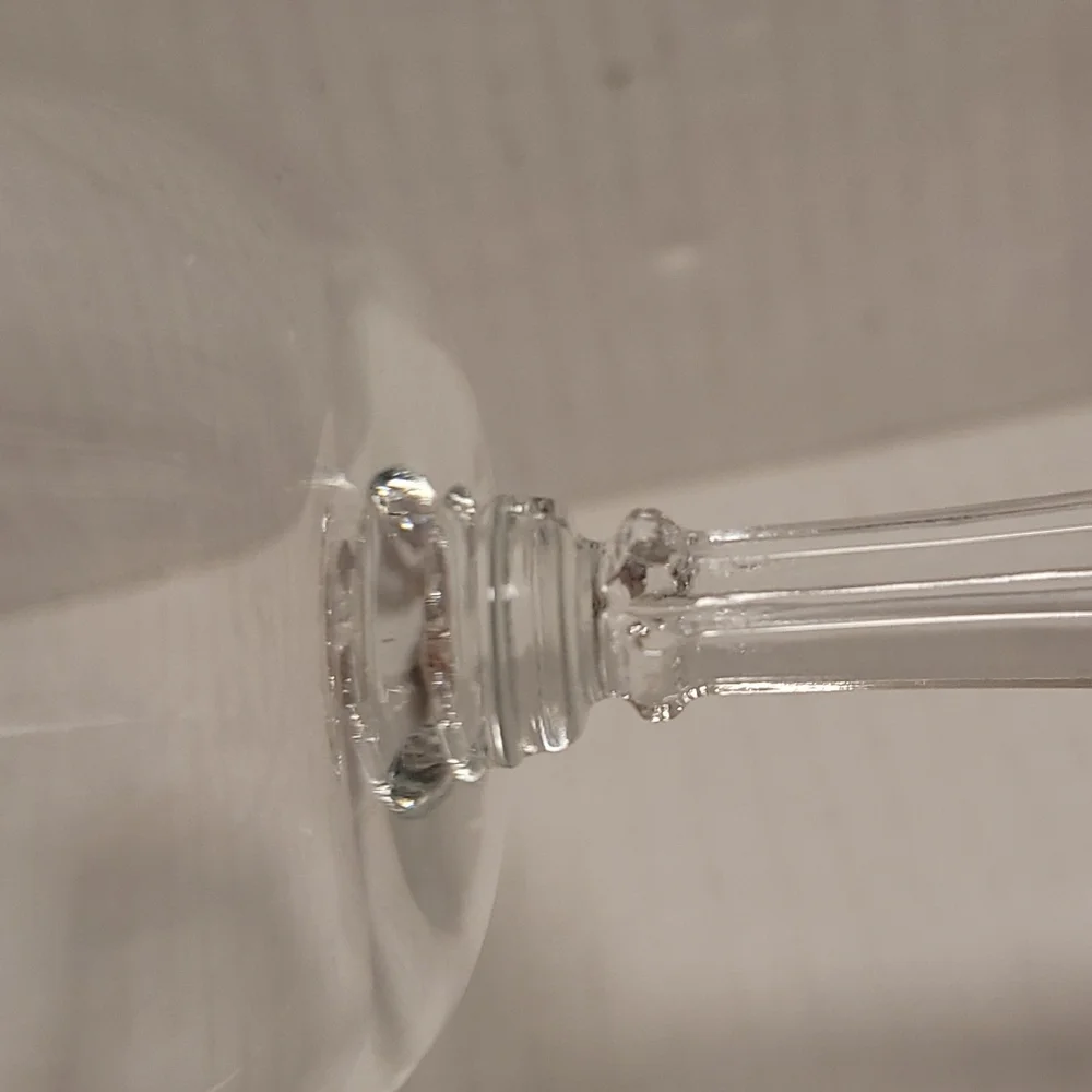 Beautiful Vintage Decanter with 9 Wine Glasses